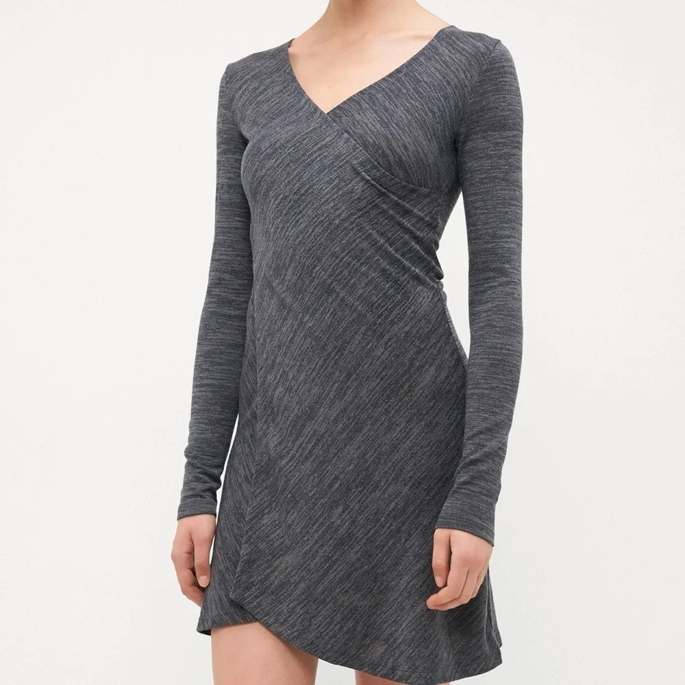 kenneth cole cocktail dresses Women's Sculpted Neck Mini Fit And Flare, Pink, 12 bridesmaid-size-chart Color:Blue Multi Paisley while the center back Black Mini Delaney Dress